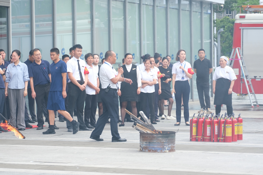 以練促防，長房集團組織開展消防應(yīng)急演練